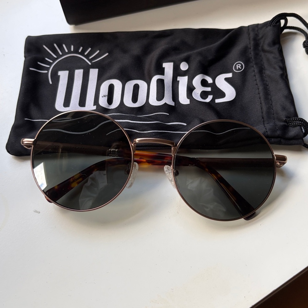 Vintage look woodies Black Round Sunglasses